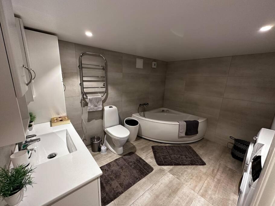 Basement Apartment With Parking Alesund Luaran gambar