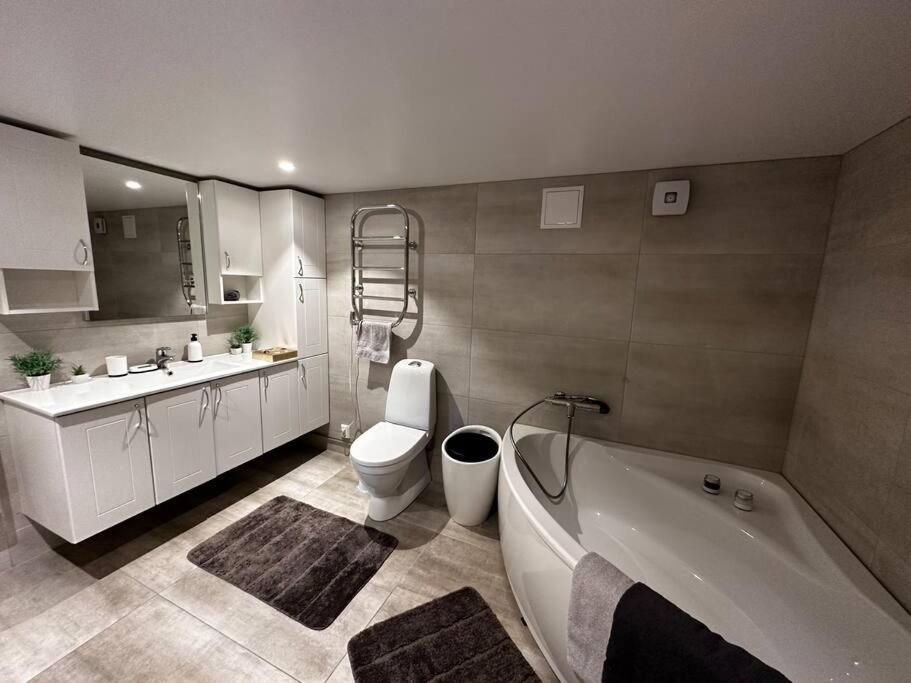 Basement Apartment With Parking Alesund Luaran gambar